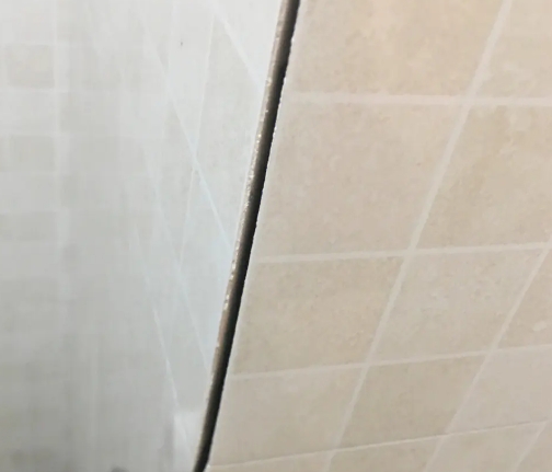 洛阳瓷砖空鼓维修公司分享阳台瓷砖脱落的修复过程可以分为以下几个步骤