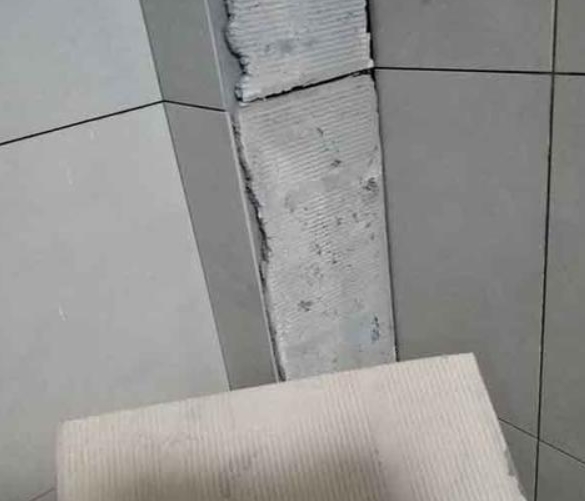 洛阳瓷砖空鼓维修公司分享下厨房瓷砖脱落的补救措施。